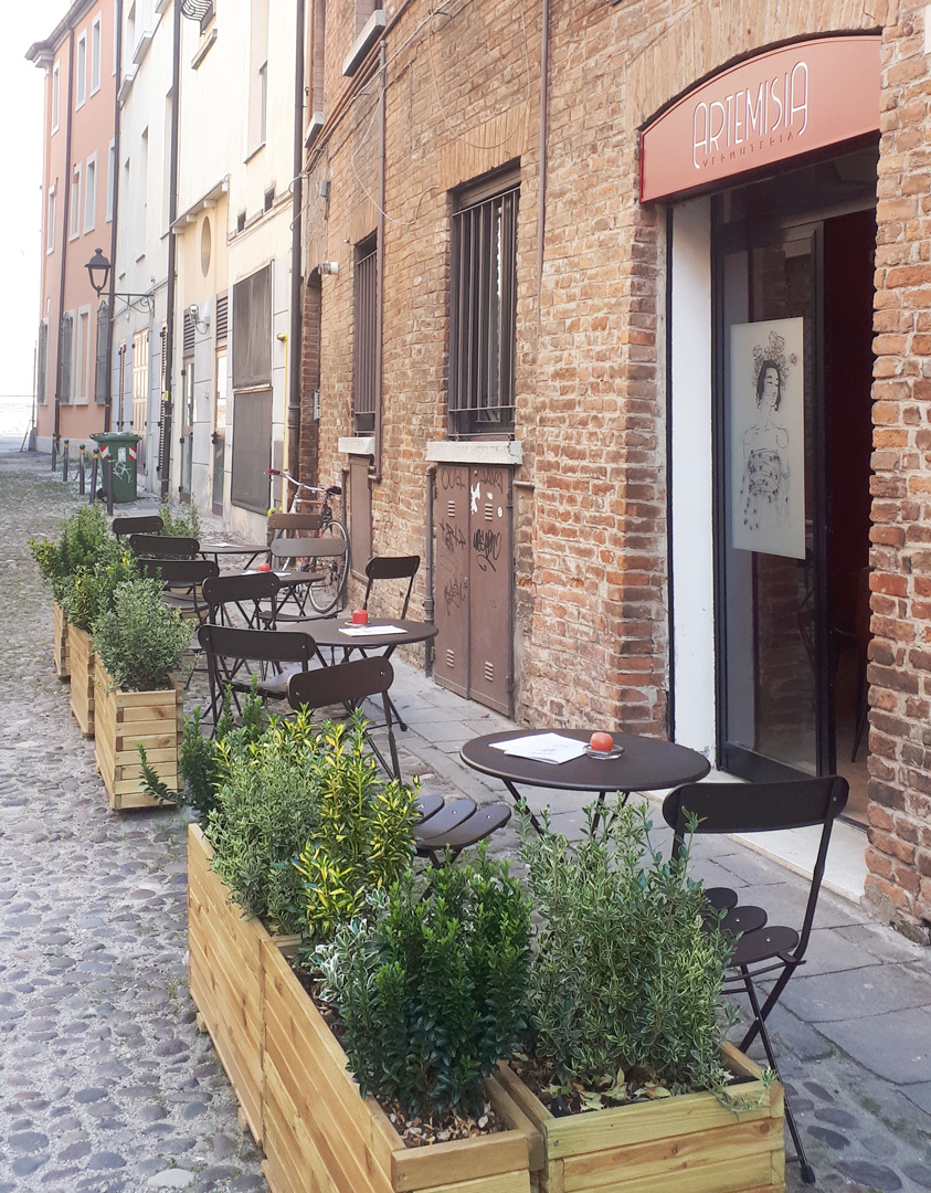 Distesa Esterna Wine Bar Centro Ferrara rtemisia Vermuteria via Frizzi